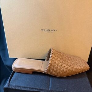 Michael Kors Tan Collection Fowler Runaway Chestnut Size 38 BNIB with dust bag.